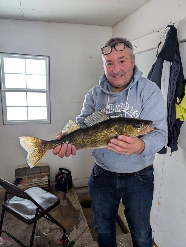 BALLARD'S RESORT. WALLEYE FISHING. ICE FISHING LAKE OF THE WOODS.