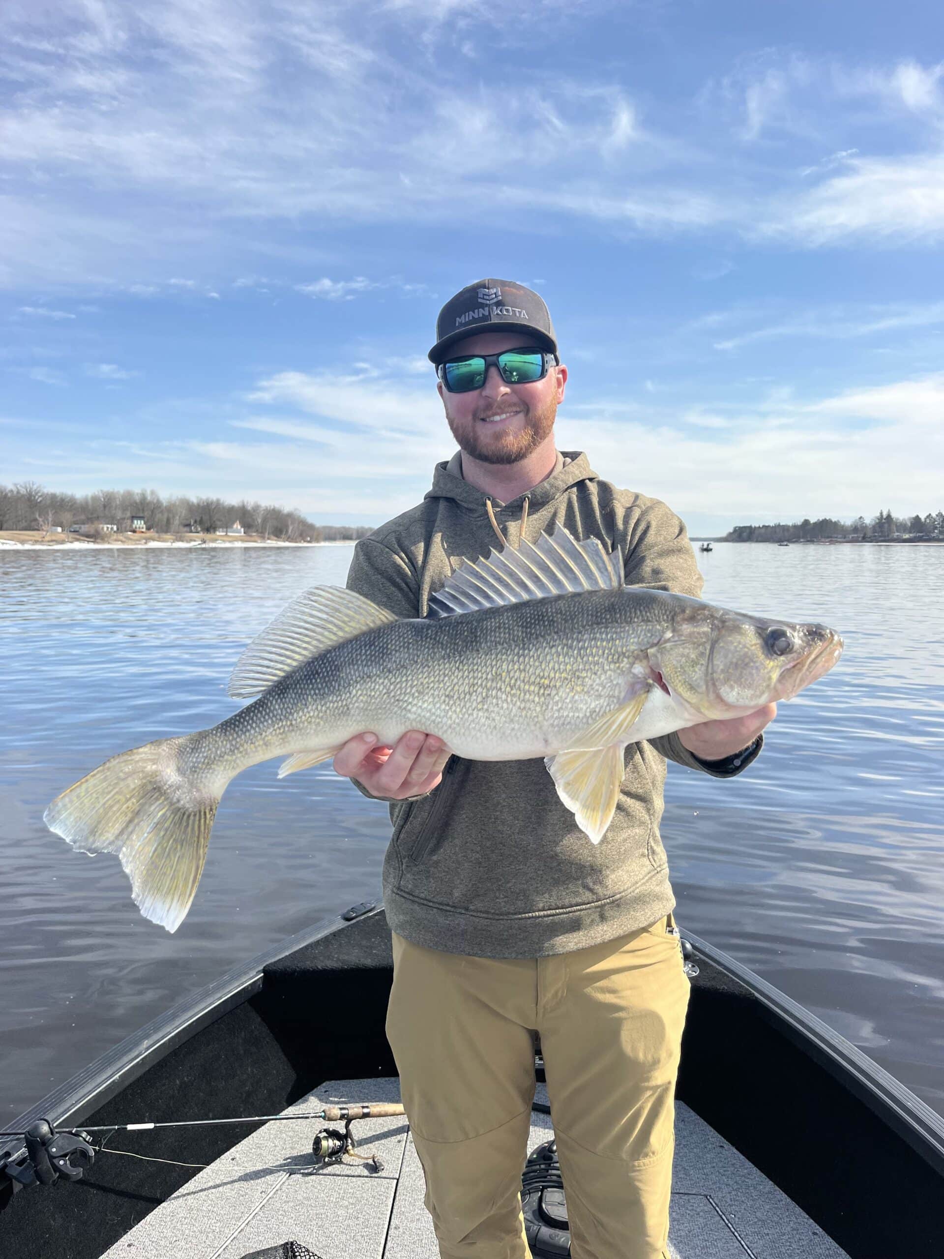 RAINY RIVER SPRING TROPHY WALLEYE FISHING